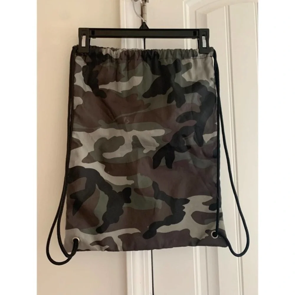 Thirty One Camouflage‎ Cinch sac backpack style with monogrammed “Peyton”
